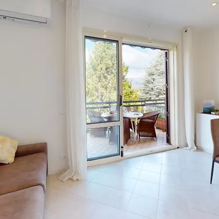 Apartment Casa Marisol By Bookinggardalake Manerba del Garda